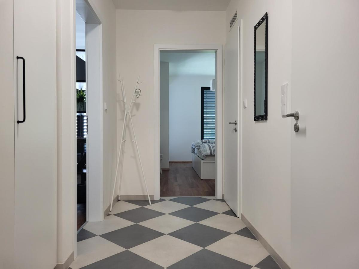 New Apartment In Karlin, Praha 8, Close To Center エクステリア 写真